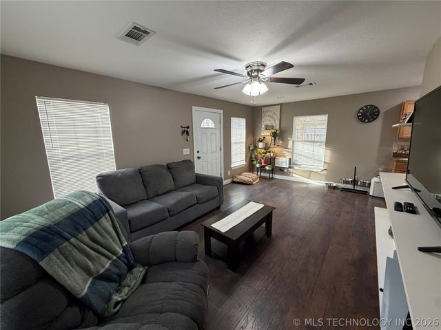 112 N Hayden Street, Chouteau, OK 74337