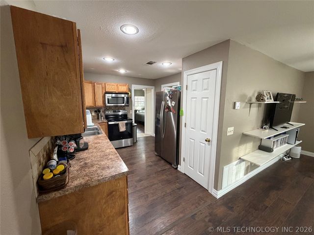 112 N Hayden Street, Chouteau, OK 74337