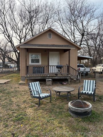 112 N Hayden Street, Chouteau, OK 74337