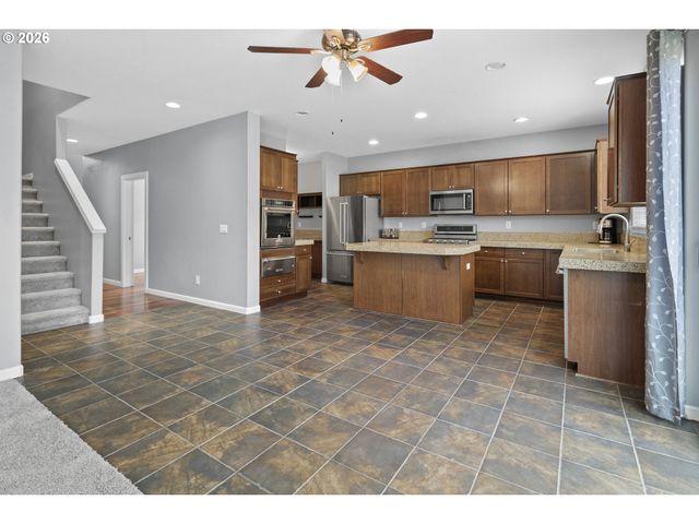 7009 Se TUSCANY Way, Milwaukie, OR 97267