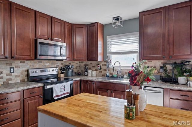 5832 Blackberry Drive, Imperial, MO 63052