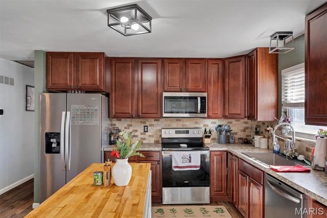 5832 Blackberry Drive, Imperial, MO 63052