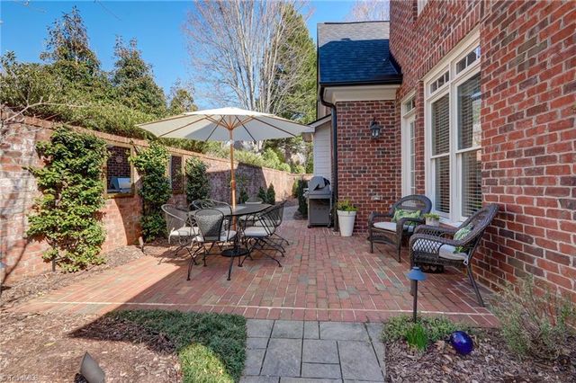 7 Foxglove Lane, Greensboro, NC 27455