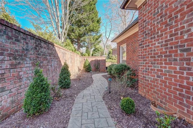 7 Foxglove Lane, Greensboro, NC 27455