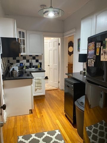 35 Queensberry St. 10, Boston, MA 02115