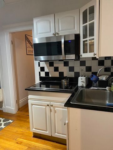 35 Queensberry St. 10, Boston, MA 02115