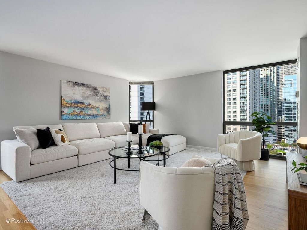 70 W Huron Street 1602, Chicago, IL 60654 — photo 2