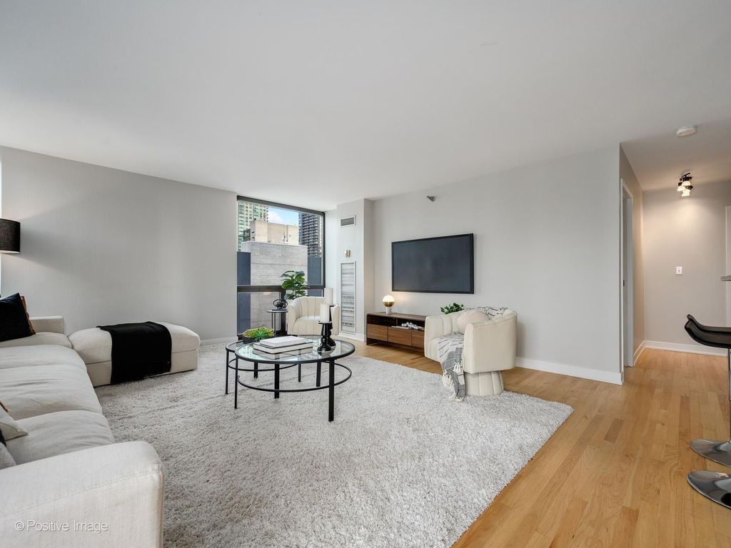 70 W Huron Street 1602, Chicago, IL 60654 — photo 5