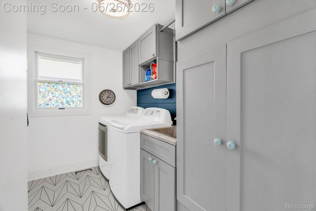 5441 Pointe Drive, East China Township, MI 48054
