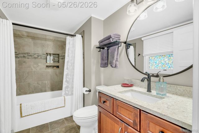5441 Pointe Drive, East China Township, MI 48054