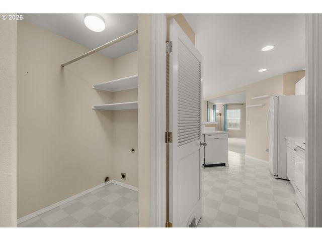 1668 Se RIPPLEWOOD Ave, Hillsboro, OR 97123