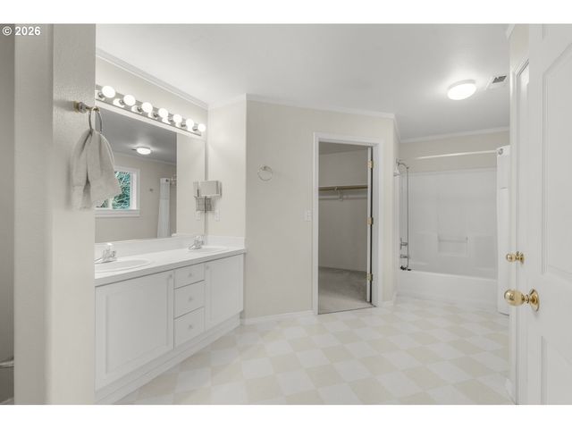 1668 Se RIPPLEWOOD Ave, Hillsboro, OR 97123