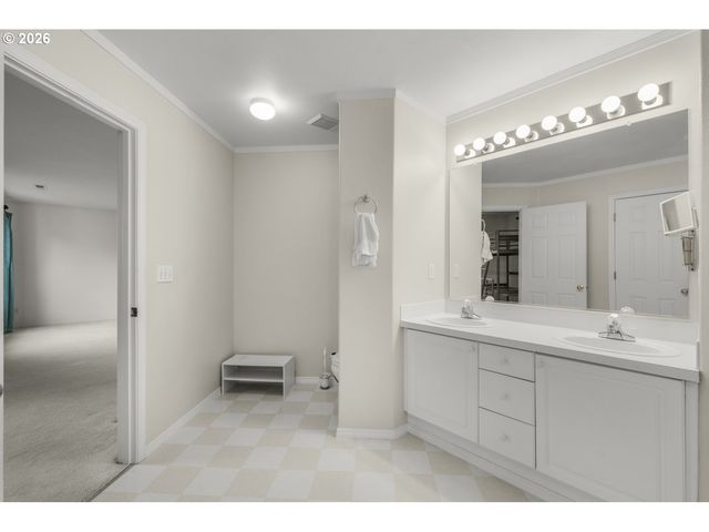 1668 Se RIPPLEWOOD Ave, Hillsboro, OR 97123