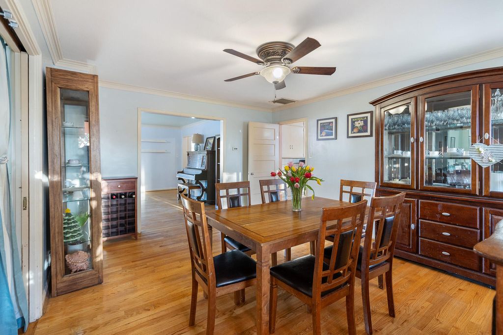 Image 12 of property listing at 61 Carmelita Street, Porterville, CA 93257