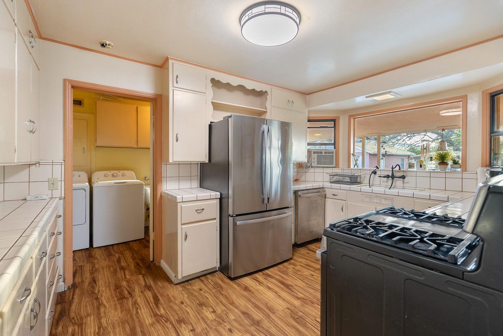 Image 15 of property listing at 61 Carmelita Street, Porterville, CA 93257