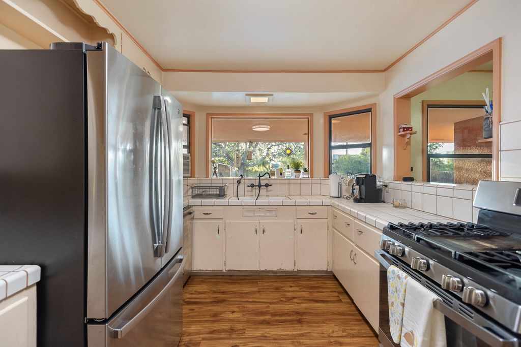 Image 16 of property listing at 61 Carmelita Street, Porterville, CA 93257