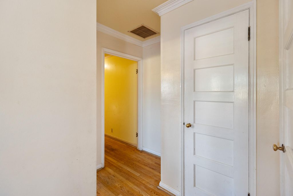 Image 17 of property listing at 61 Carmelita Street, Porterville, CA 93257