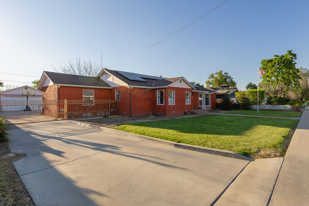 Image 2 of property listing at 61 Carmelita Street, Porterville, CA 93257