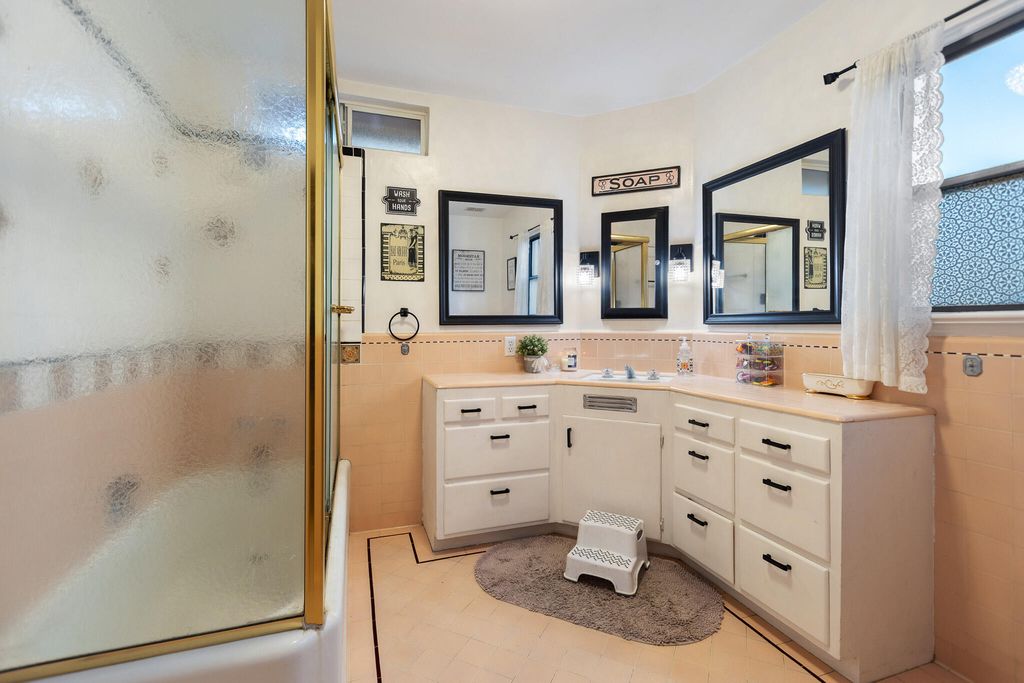 Image 24 of property listing at 61 Carmelita Street, Porterville, CA 93257