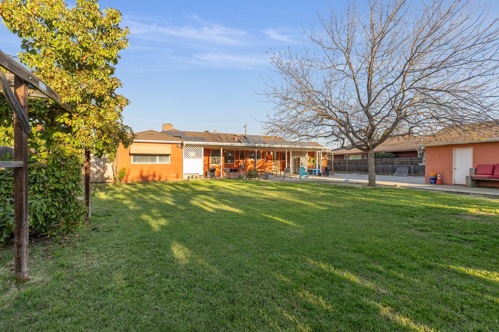 Image 26 of property listing at 61 Carmelita Street, Porterville, CA 93257