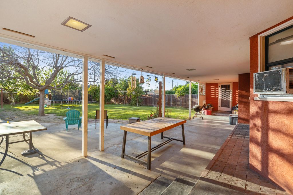 Image 31 of property listing at 61 Carmelita Street, Porterville, CA 93257