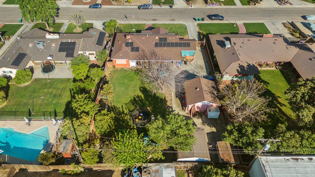 Image 33 of property listing at 61 Carmelita Street, Porterville, CA 93257