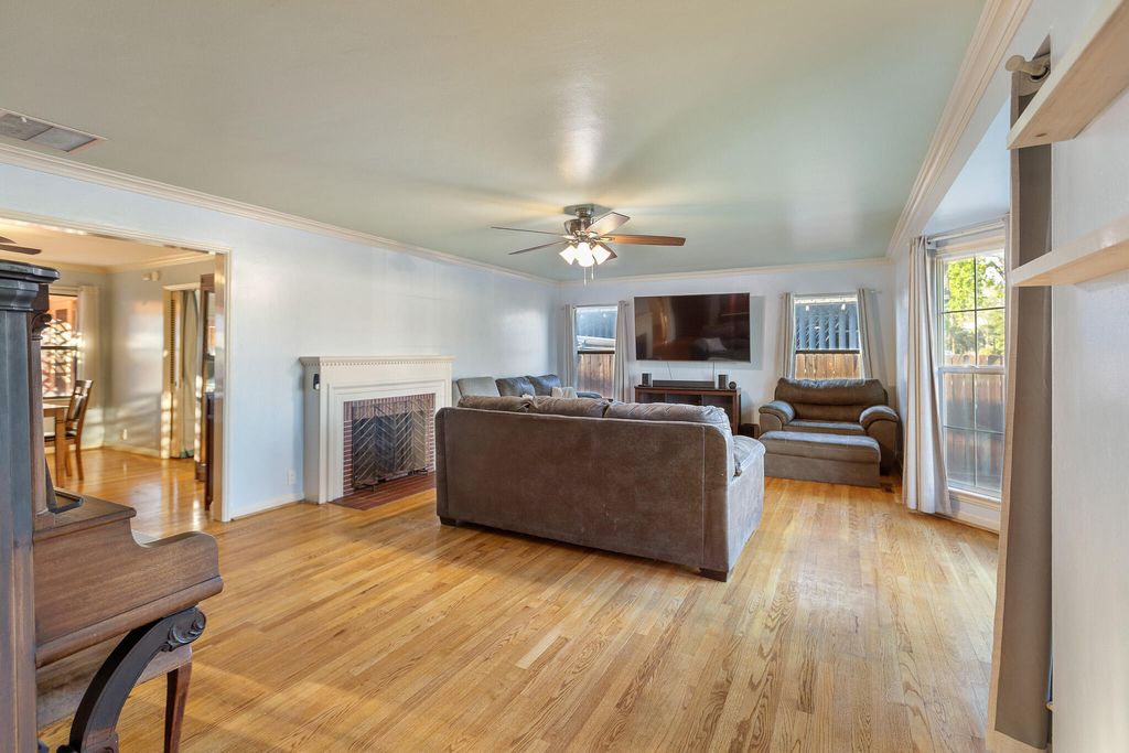 Image 7 of property listing at 61 Carmelita Street, Porterville, CA 93257