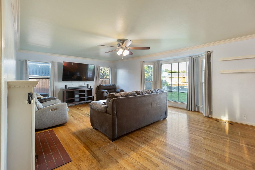 Image 8 of property listing at 61 Carmelita Street, Porterville, CA 93257