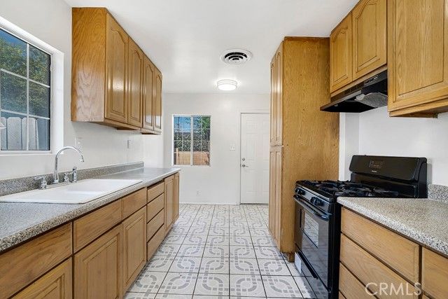 12536 Debell, Pacoima (los Angeles), CA 91331