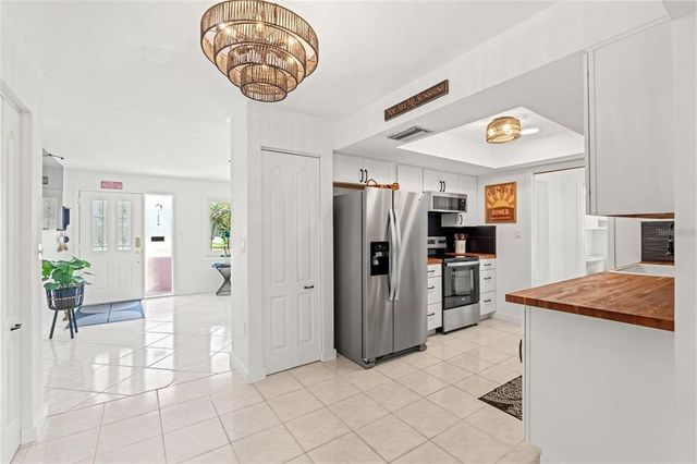 408 PINEAPPLE STREET, Tarpon Springs, FL 34689