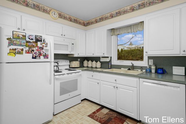 2111 Timberlane Drive, Georgetown Twp, MI 49428