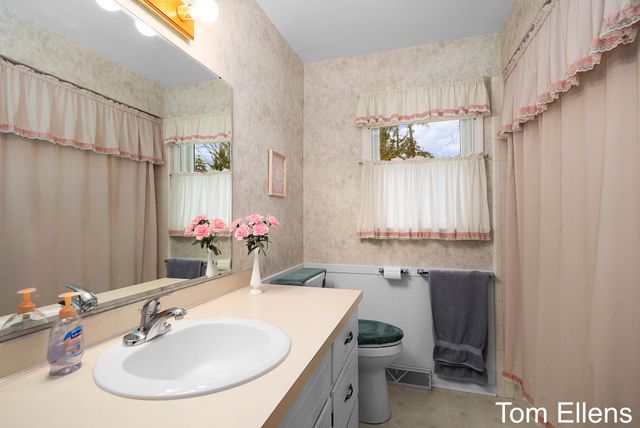 2111 Timberlane Drive, Georgetown Twp, MI 49428