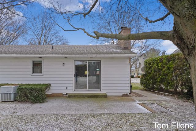 2111 Timberlane Drive, Georgetown Twp, MI 49428