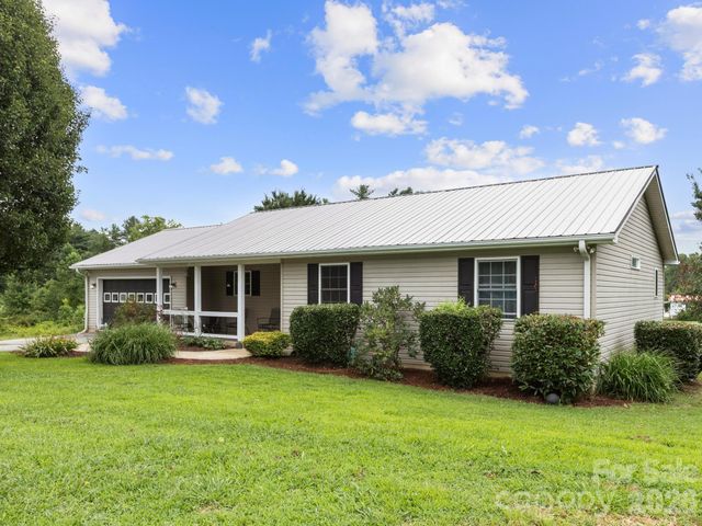 11 Cathy Court, Hendersonville, NC 28792