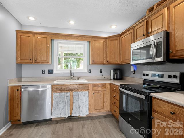 11 Cathy Court, Hendersonville, NC 28792