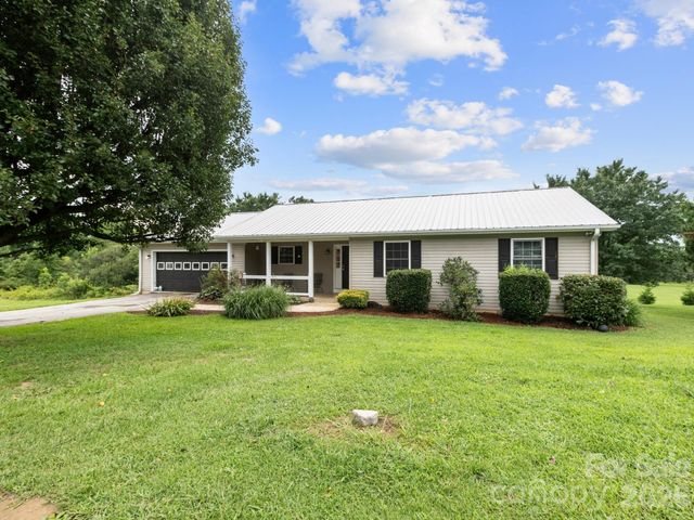 11 Cathy Court, Hendersonville, NC 28792