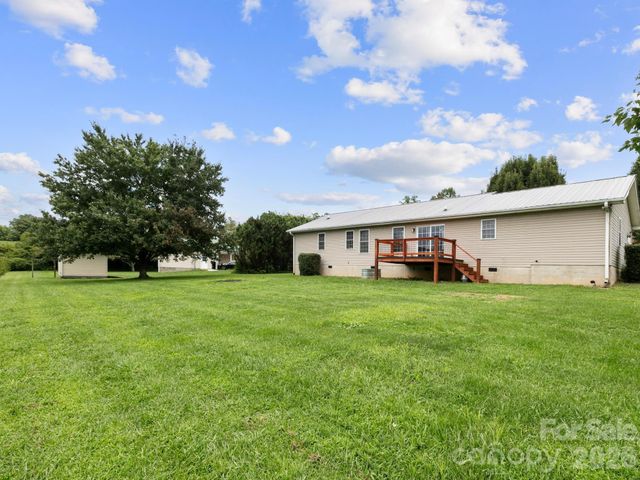 11 Cathy Court, Hendersonville, NC 28792