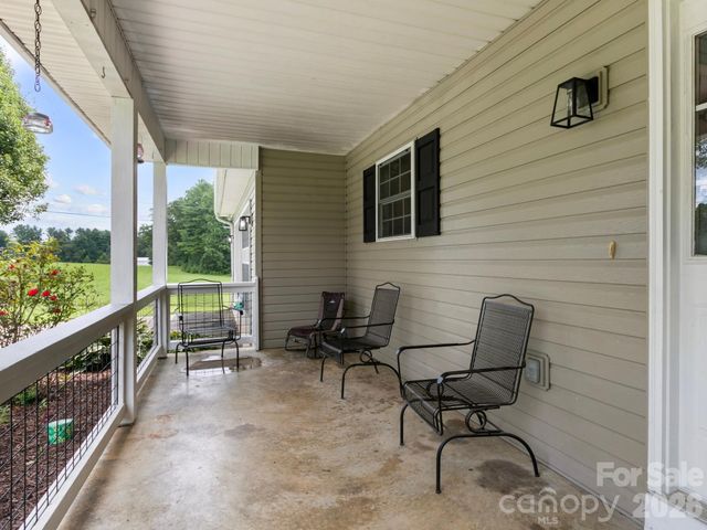 11 Cathy Court, Hendersonville, NC 28792