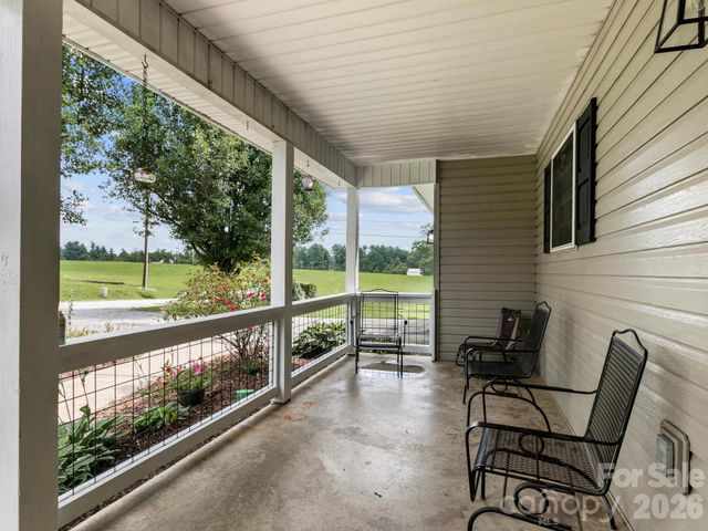 11 Cathy Court, Hendersonville, NC 28792