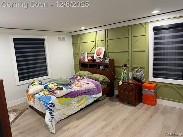 23926 Oak Street, Dearborn, MI 48128