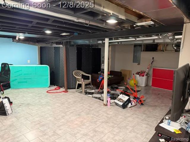 23926 Oak Street, Dearborn, MI 48128