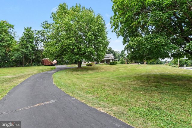 1422 WALNUT BOTTOM RD, Carlisle, PA 17015