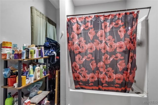 27 Saxton Street, Lockport City, NY 14094