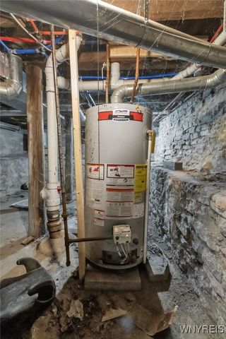 27 Saxton Street, Lockport City, NY 14094