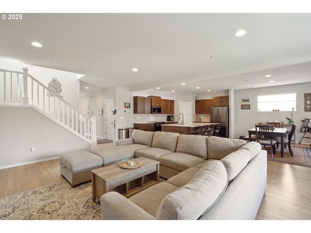 9476 N ALDER St, Camas, WA 98607