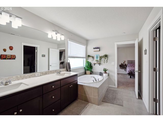 9476 N ALDER St, Camas, WA 98607
