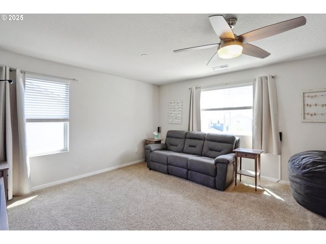 9476 N ALDER St, Camas, WA 98607