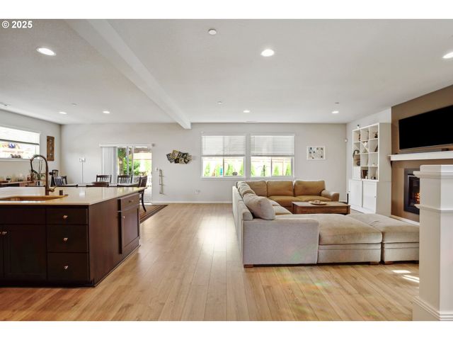 9476 N ALDER St, Camas, WA 98607