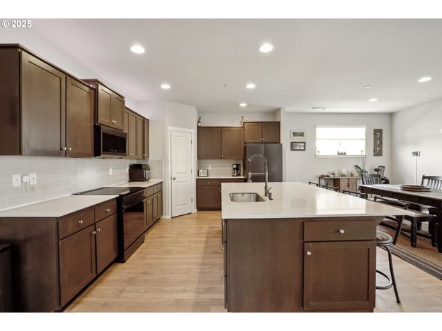 9476 N ALDER St, Camas, WA 98607