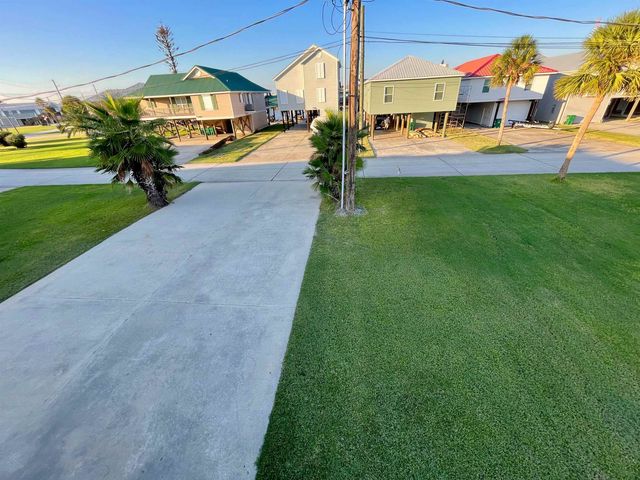 115 Constantin Dr, Golden Meadow, LA 70357